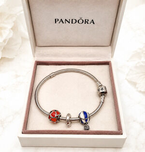 Authentic PANDORA Moments Bracelet Box Set Retired Red Hot Love Up & Away Charms